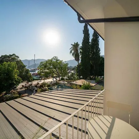 Epocasa / Stylish Seafront Suites Göcek
