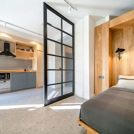 Epocasa / Stylish Seafront Suites Apartment *
